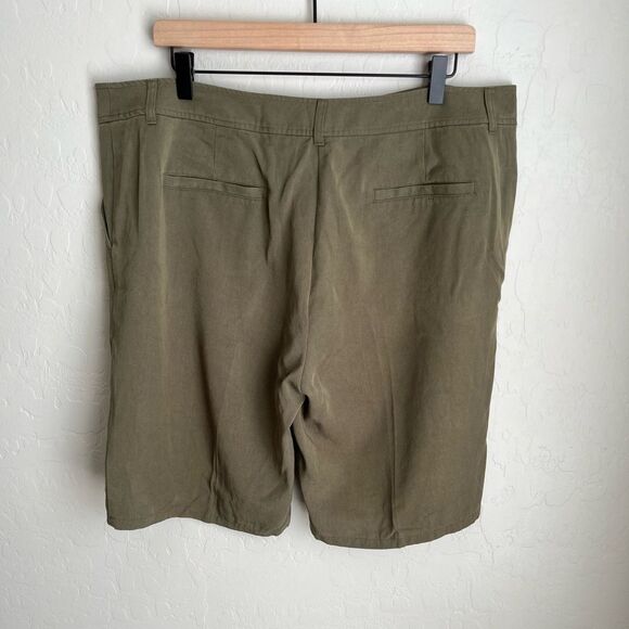 Eileen Fisher Tapered Tencel Casual Summer Shorts Olive Size Large NEW - Picture 3 of 8